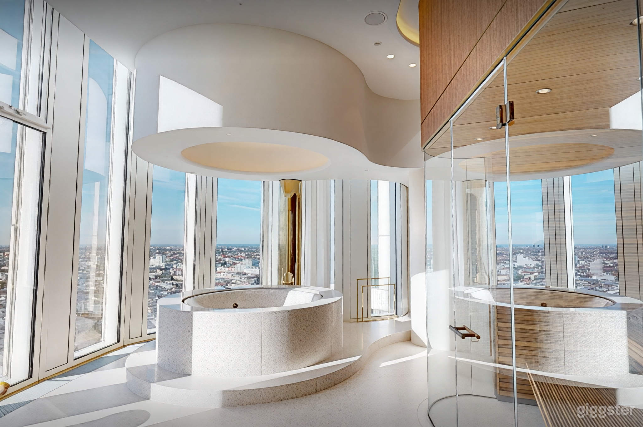 Luxus-Spa-Suite mit Panoramablick auf die Stadt Foto 4