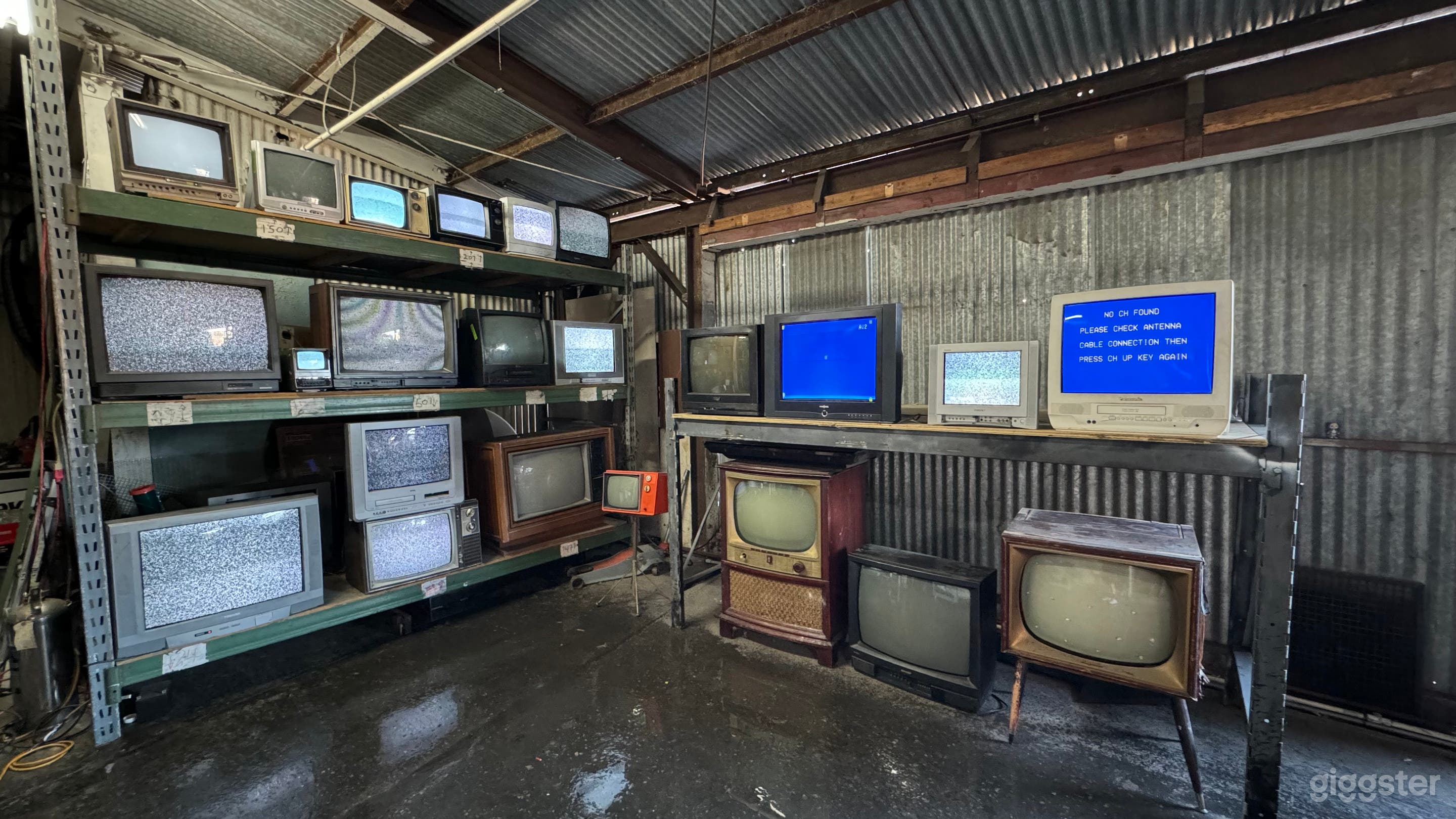 RETRO TV SET Photo 1