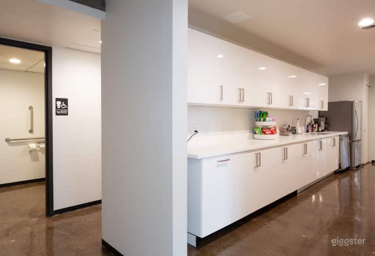  Conference Room (3:0) 