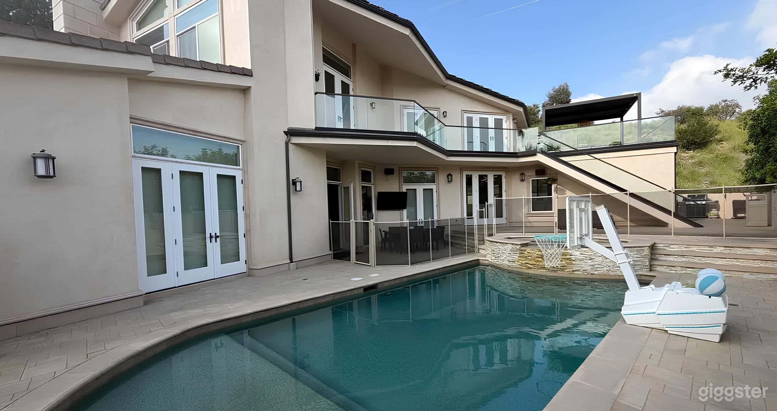 Naturally Bright Pool Area Photo 3