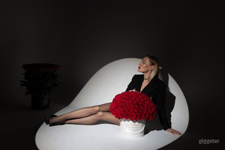  24/7  Studio multiple sets + Cyc + Kitchen + Dress 