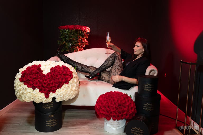  24/7  Studio multiple sets + Cyc + Kitchen + Dress 