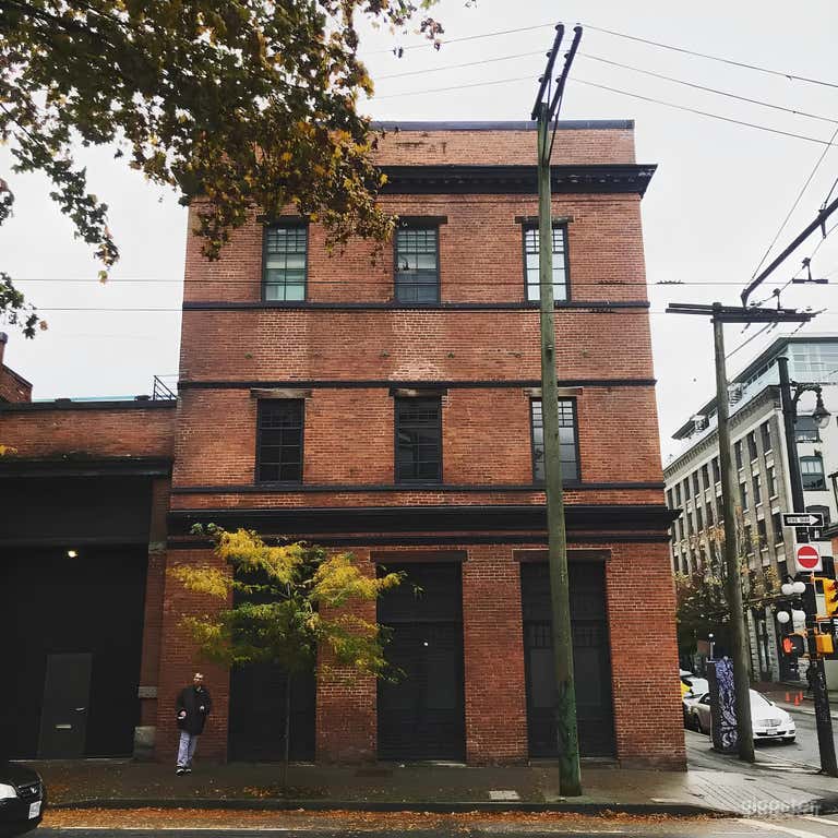  Vintage Modern Recording Studio 4 