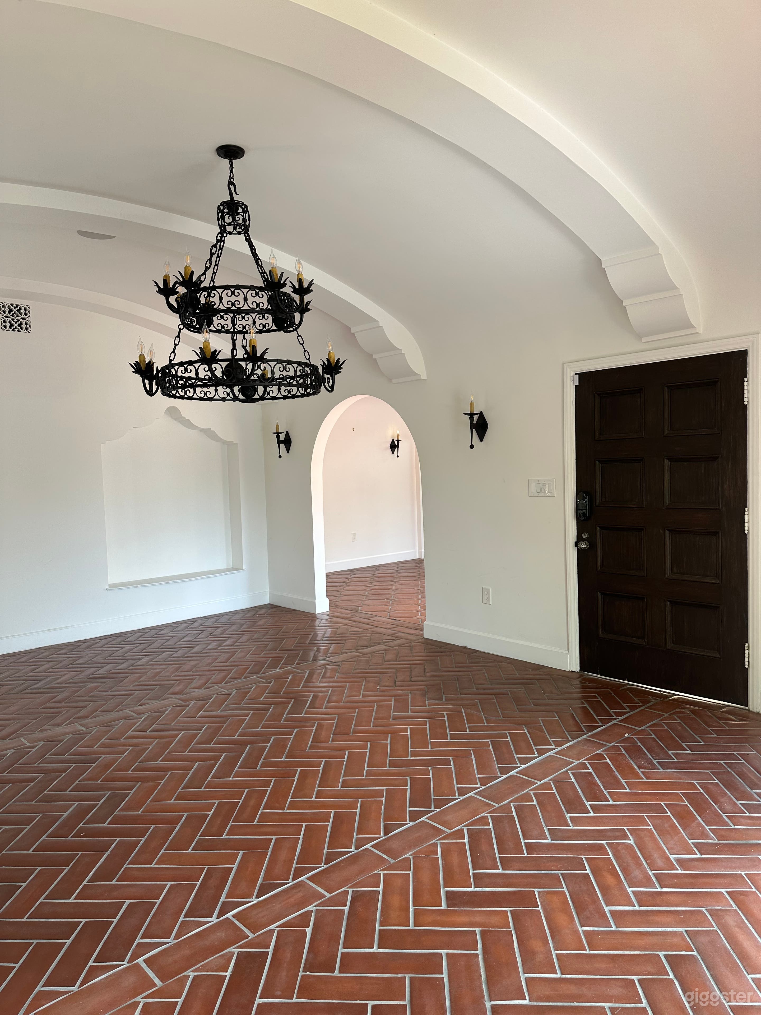 Spanish Oasis in the Heart of Los Angeles Photo 3