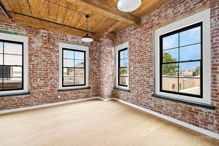  Industrial-Chic Office & Workspace in Philadelphia 