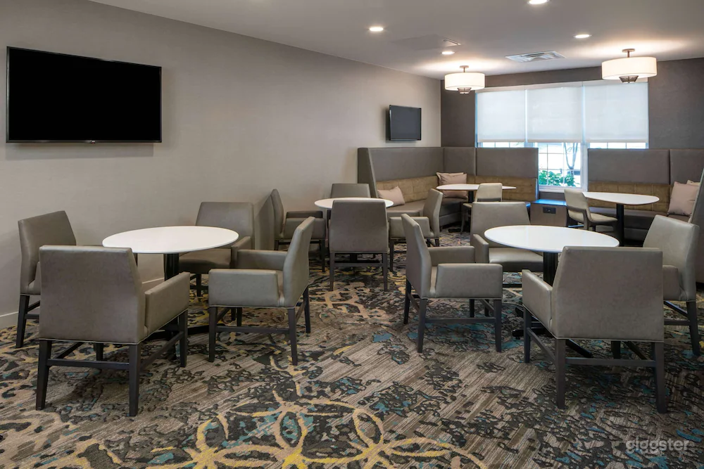Hotel LOUNGE Area for 50 People - EVENTS | MEETINGS | PRODUCTION Photo 4