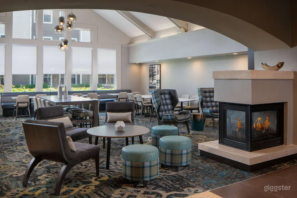 Hotel LOUNGE Area for 50 People - EVENTS | MEETINGS | PRODUCTION Photo 1