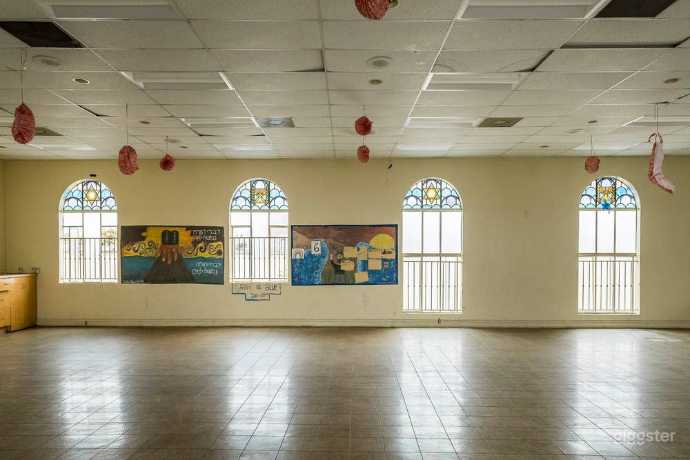 School with Classrooms, Auditorium, Yard, Lockers Photo 3