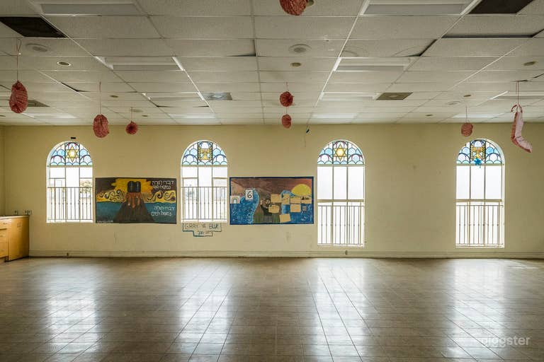  School with Classrooms, Auditorium, Yard, Lockers 