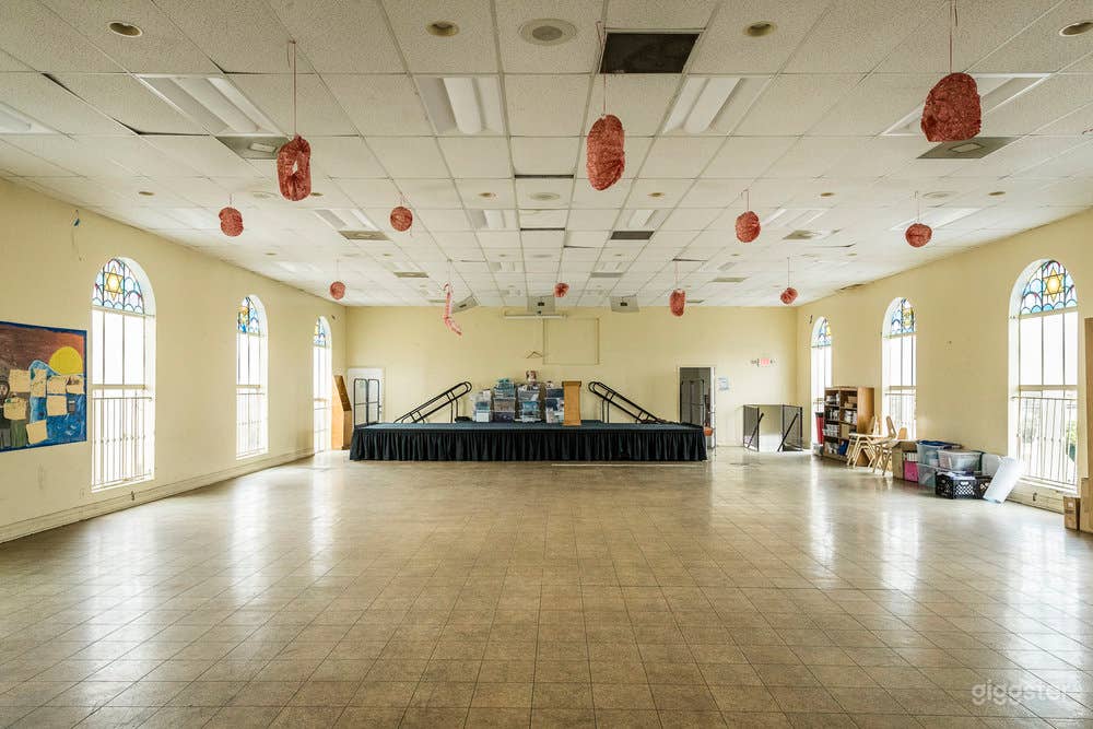 School with Classrooms, Auditorium, Yard, Lockers Photo 2