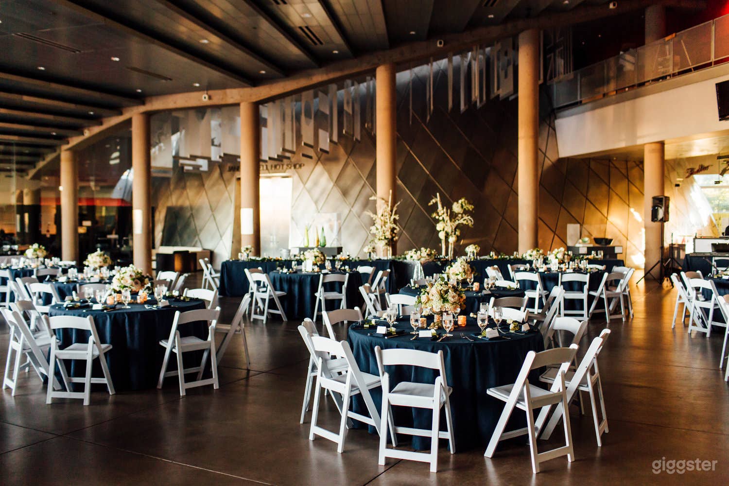 Gorgeous Hall in Glass Museum Photo 1