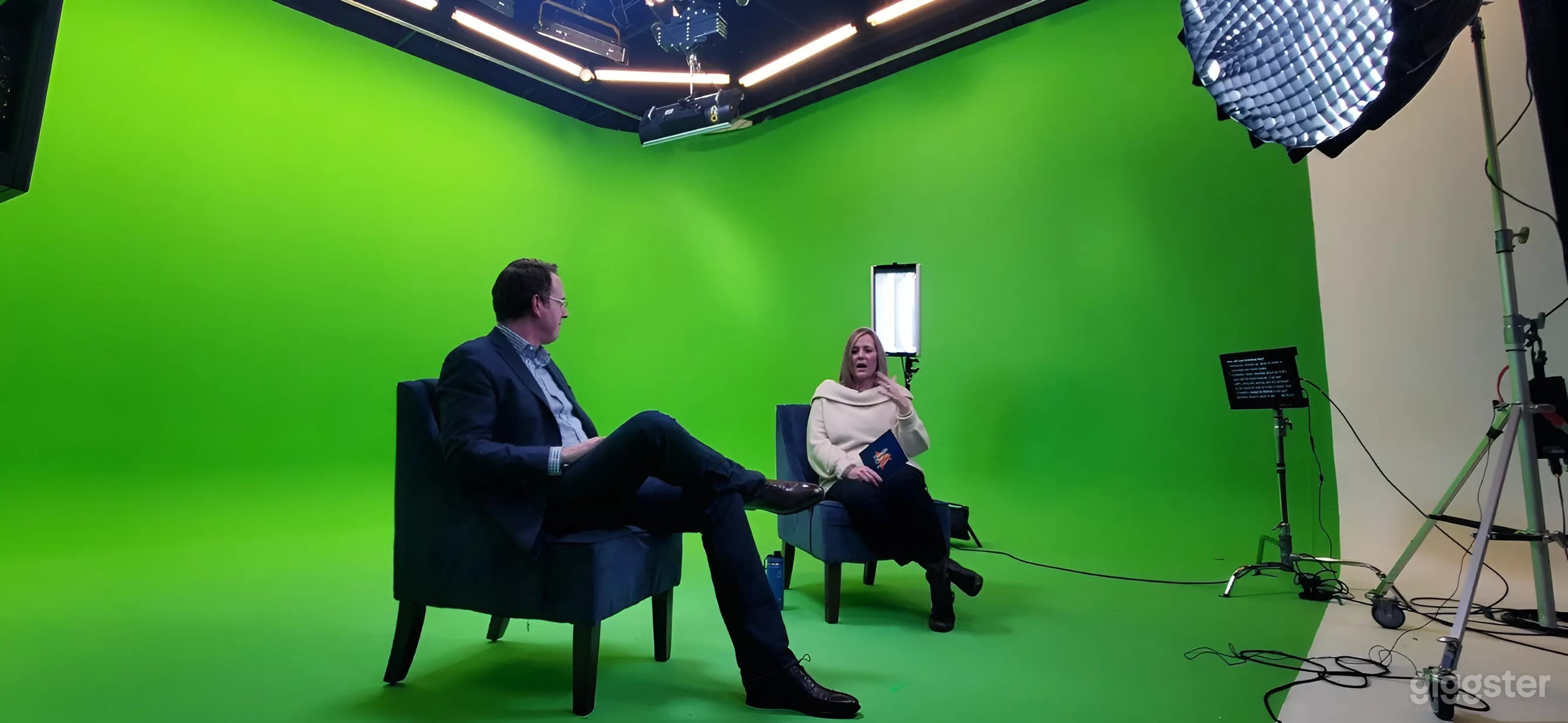 Studio B - Green Screen &amp; Infinite White CYC Photo 3