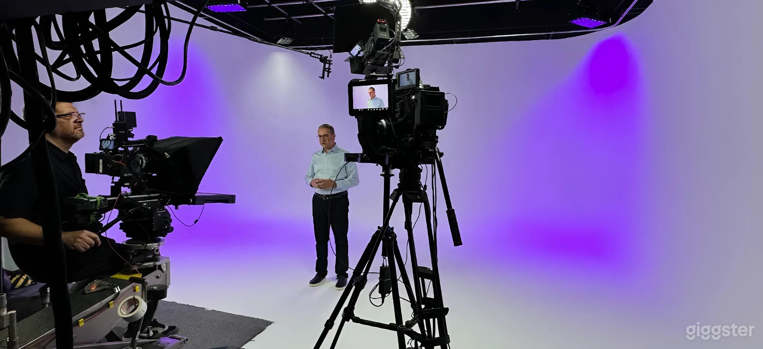 Studio B - Green Screen &amp; Infinite White CYC Photo 1