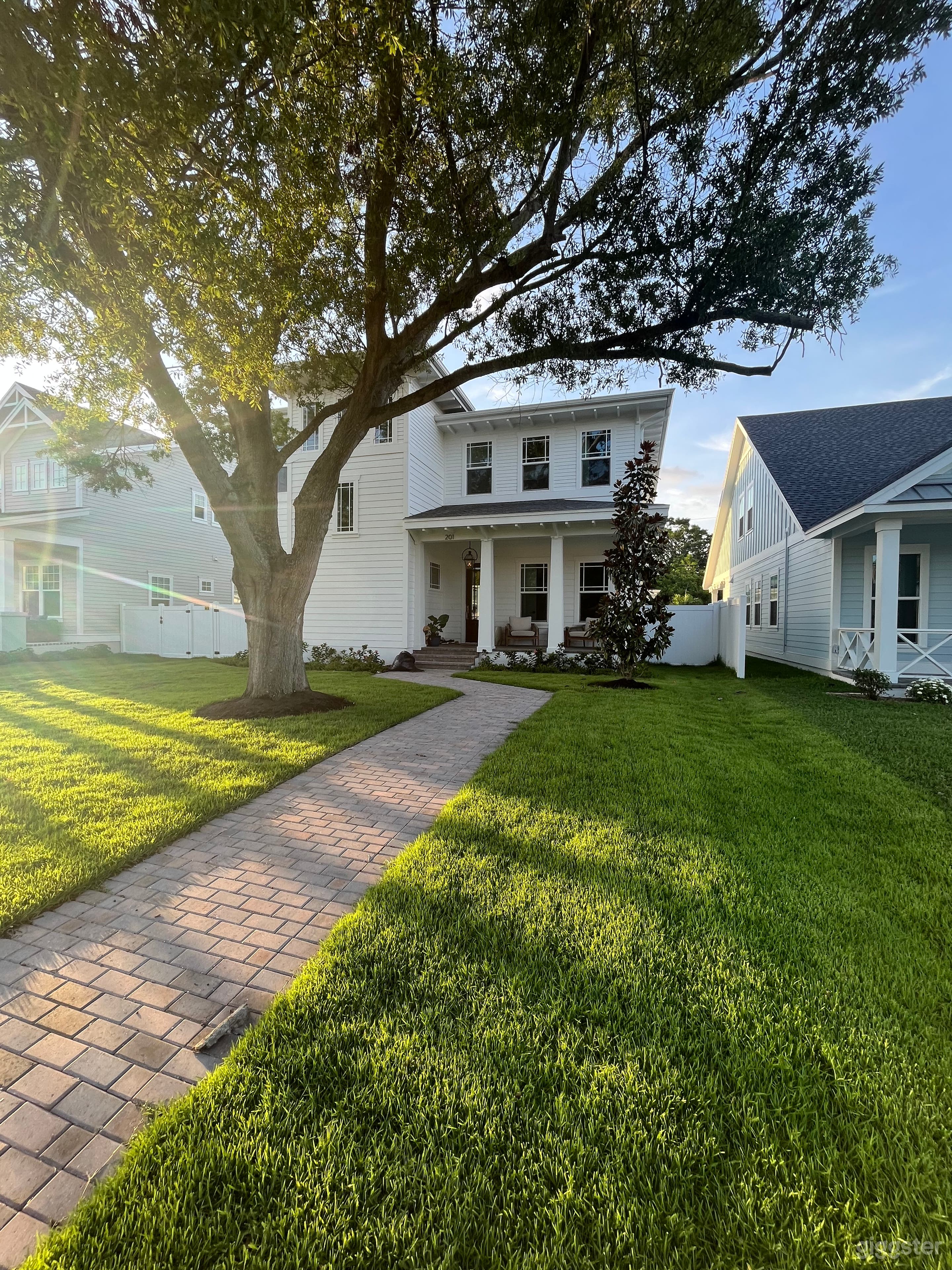 New Build Home - Modern /High End/ Family Home Photo 2