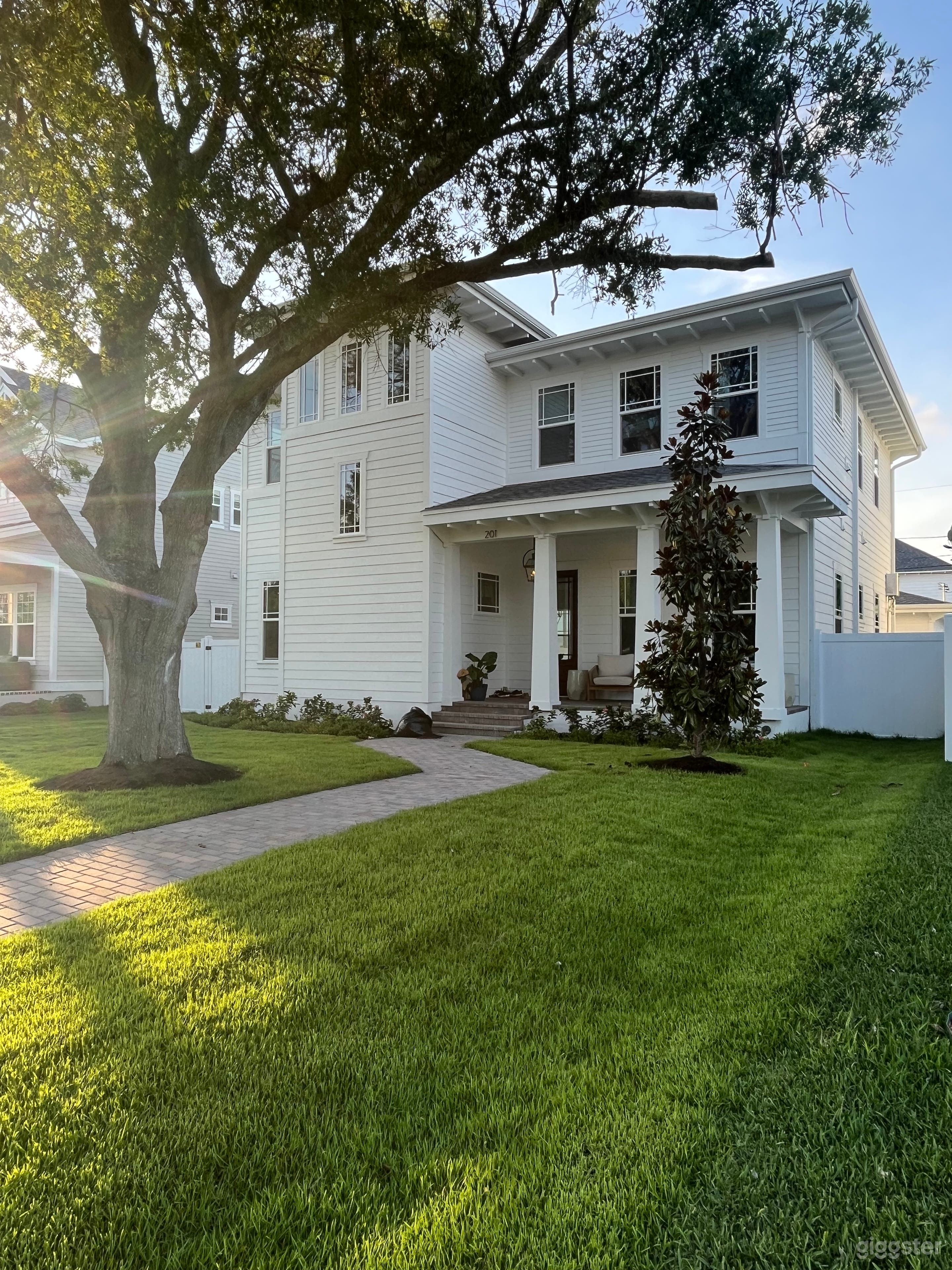 New Build Home - Modern /High End/ Family Home Photo 1