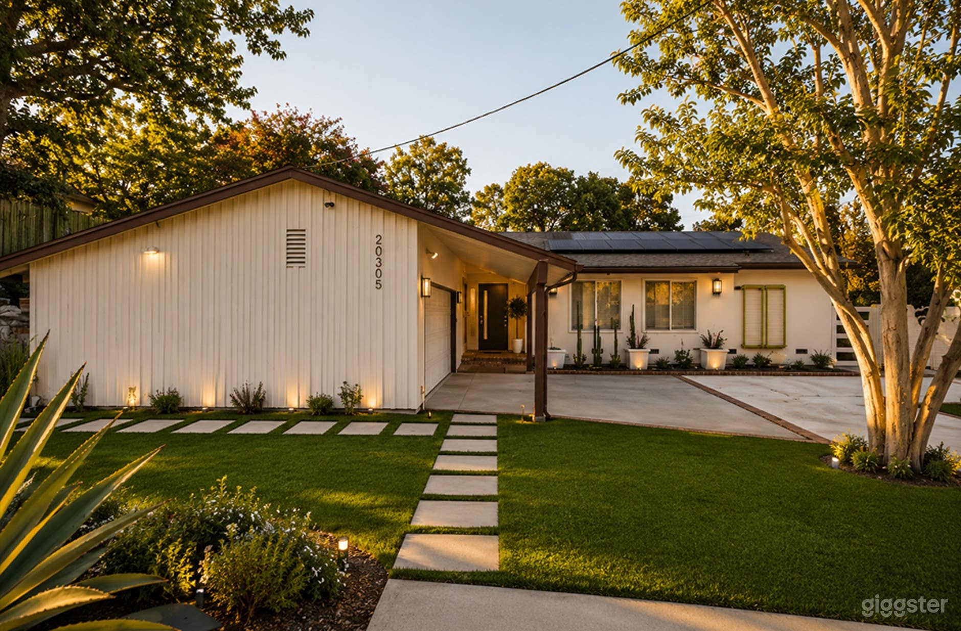 Bright Modern Single-Story Home with Spacious Backyard Photo 1