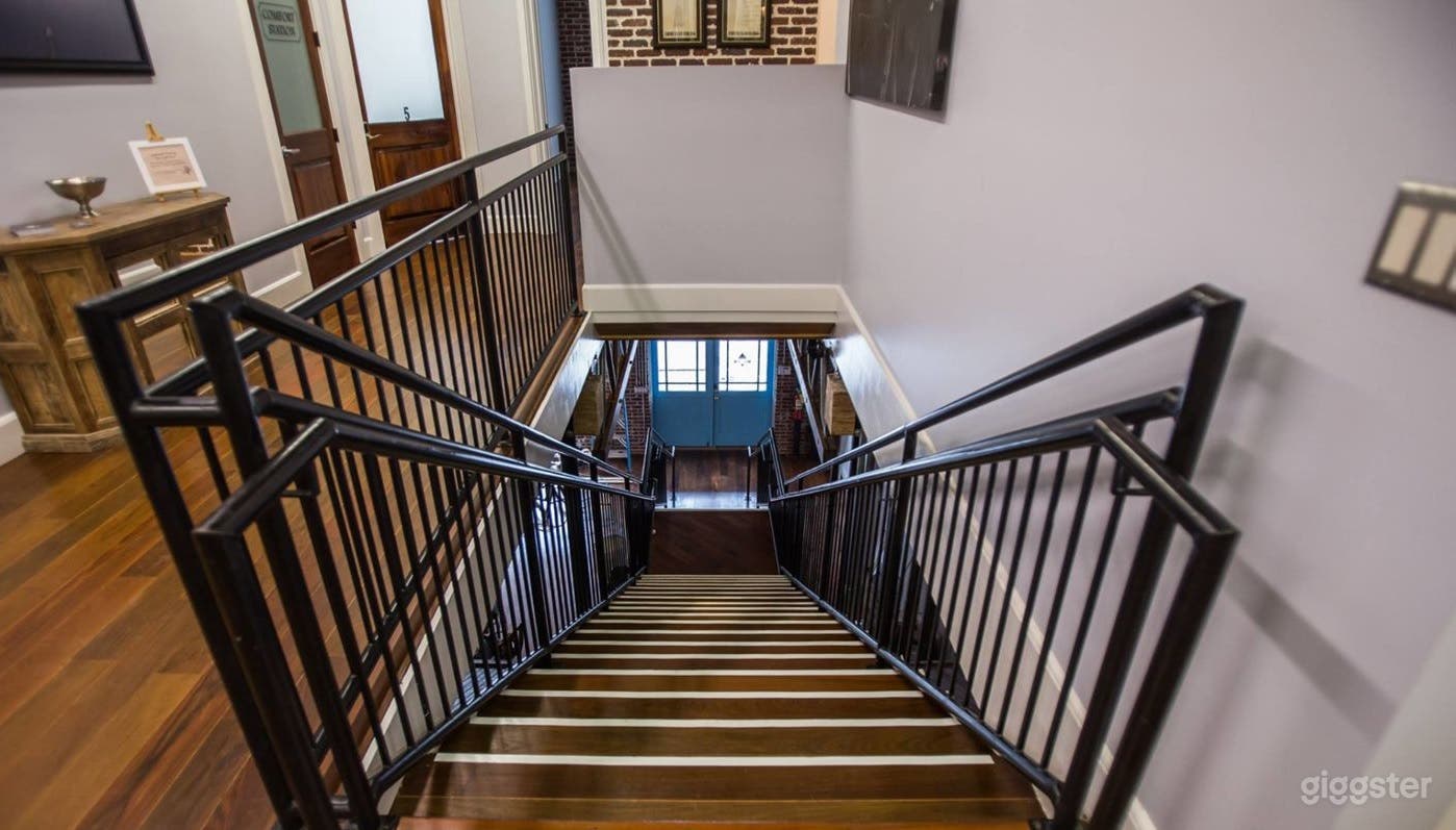 Suite Executive Station Conference Room Photo 3