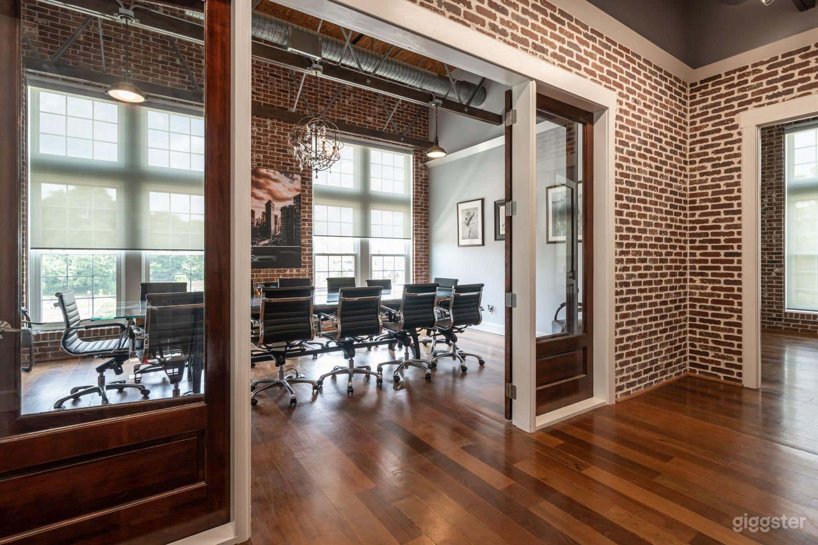 Suite Executive Station Conference Room Photo 2