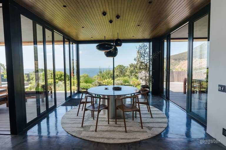  Coastal Luxe Villa | Iconic Beach Views | 