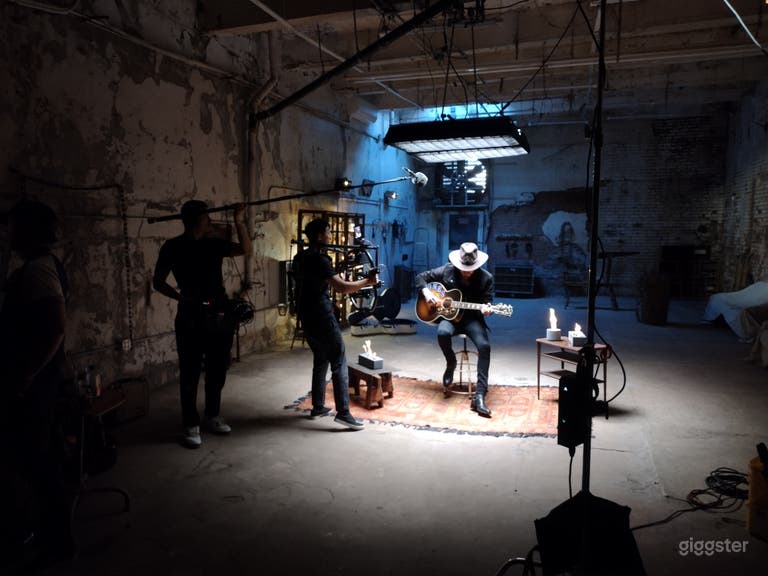  Industrial Factory Loft with Distressed Walls 