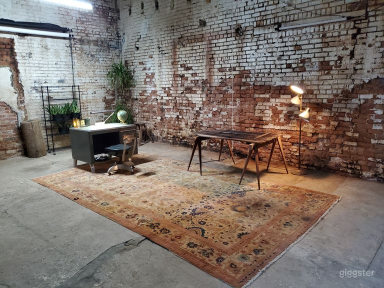  Industrial Factory Loft with Distressed Walls 