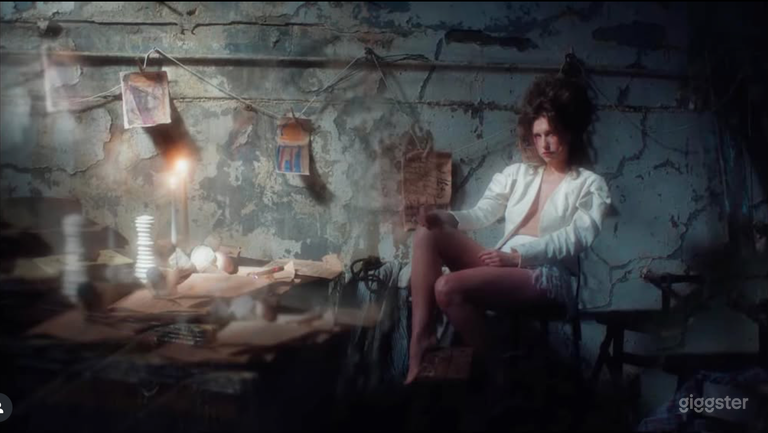  Industrial Factory Loft with Distressed Walls 