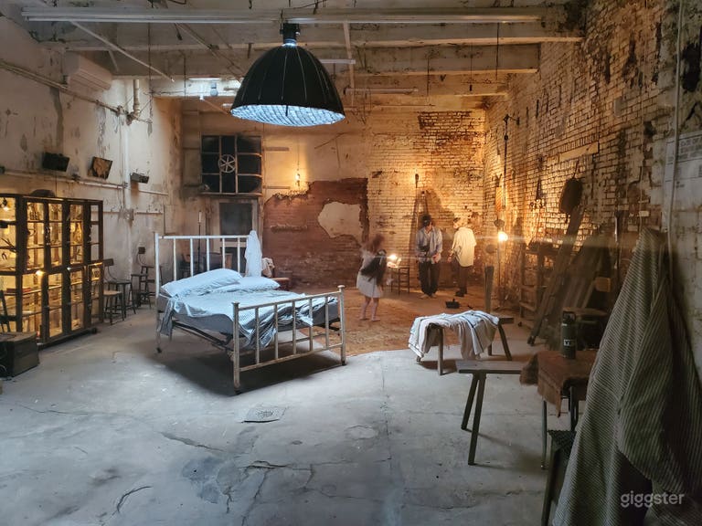  Industrial Factory Loft with Distressed Walls 