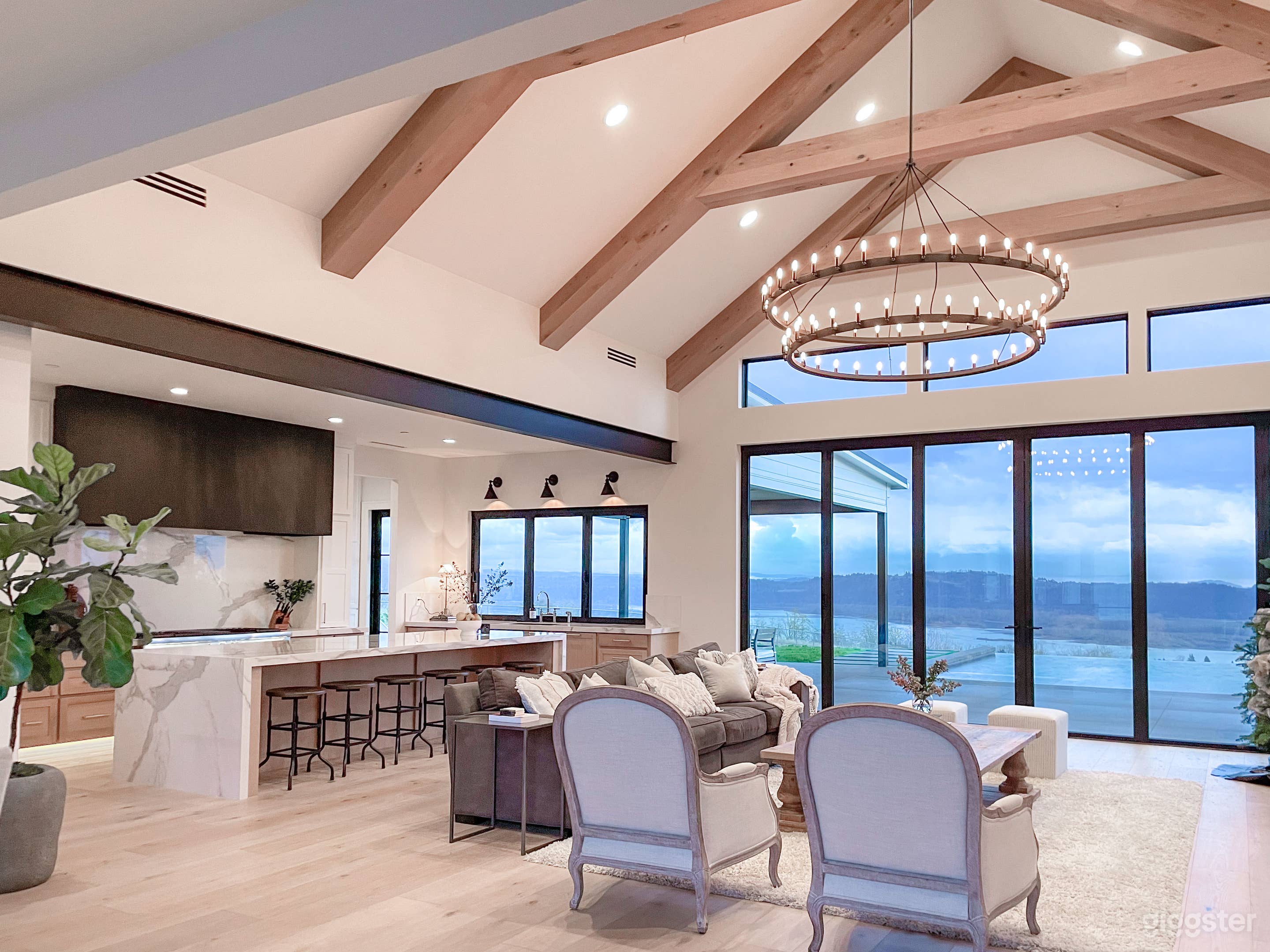 Spectacular Views and Infinity Pool-Stunning Home! Photo 1