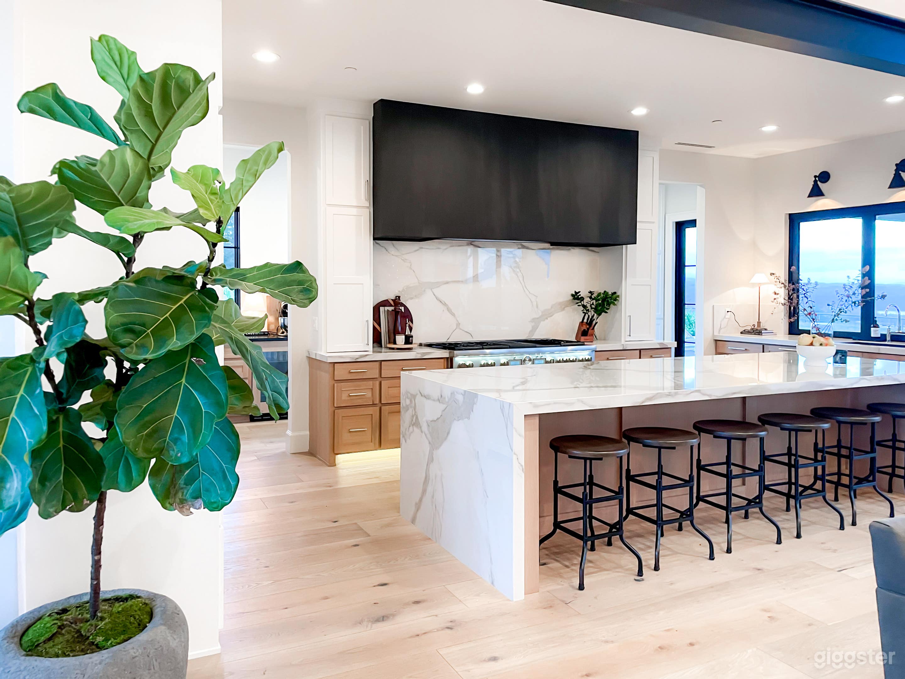 Spectacular Views and Infinity Pool-Stunning Home! Photo 4