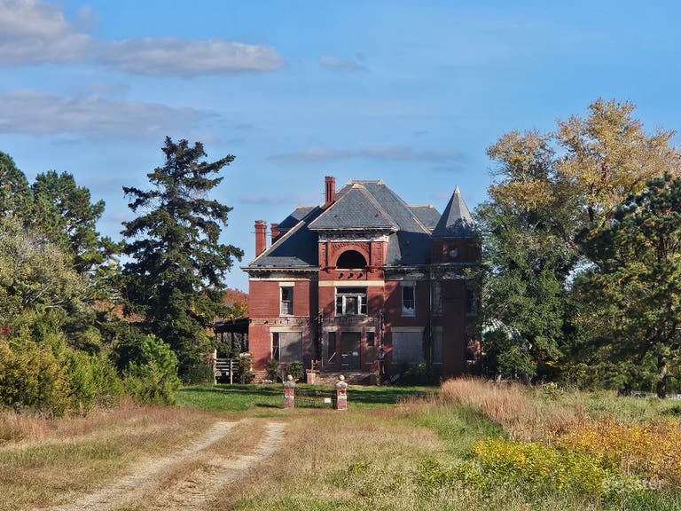  Abandoned Victorian Mansion 