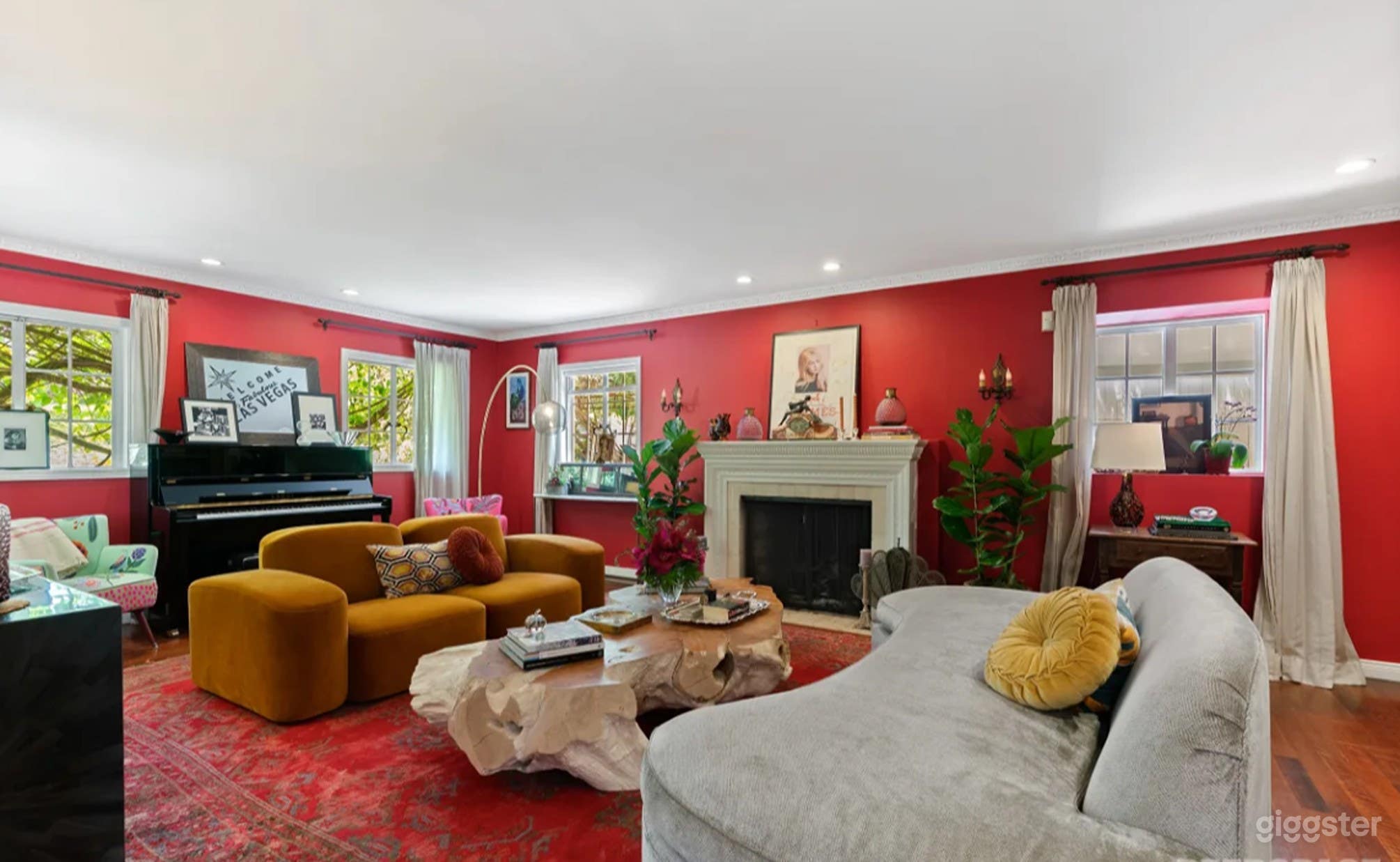 Versatile 4 Bedroom Home - West Hollywood (Full Buy Out) Photo 2