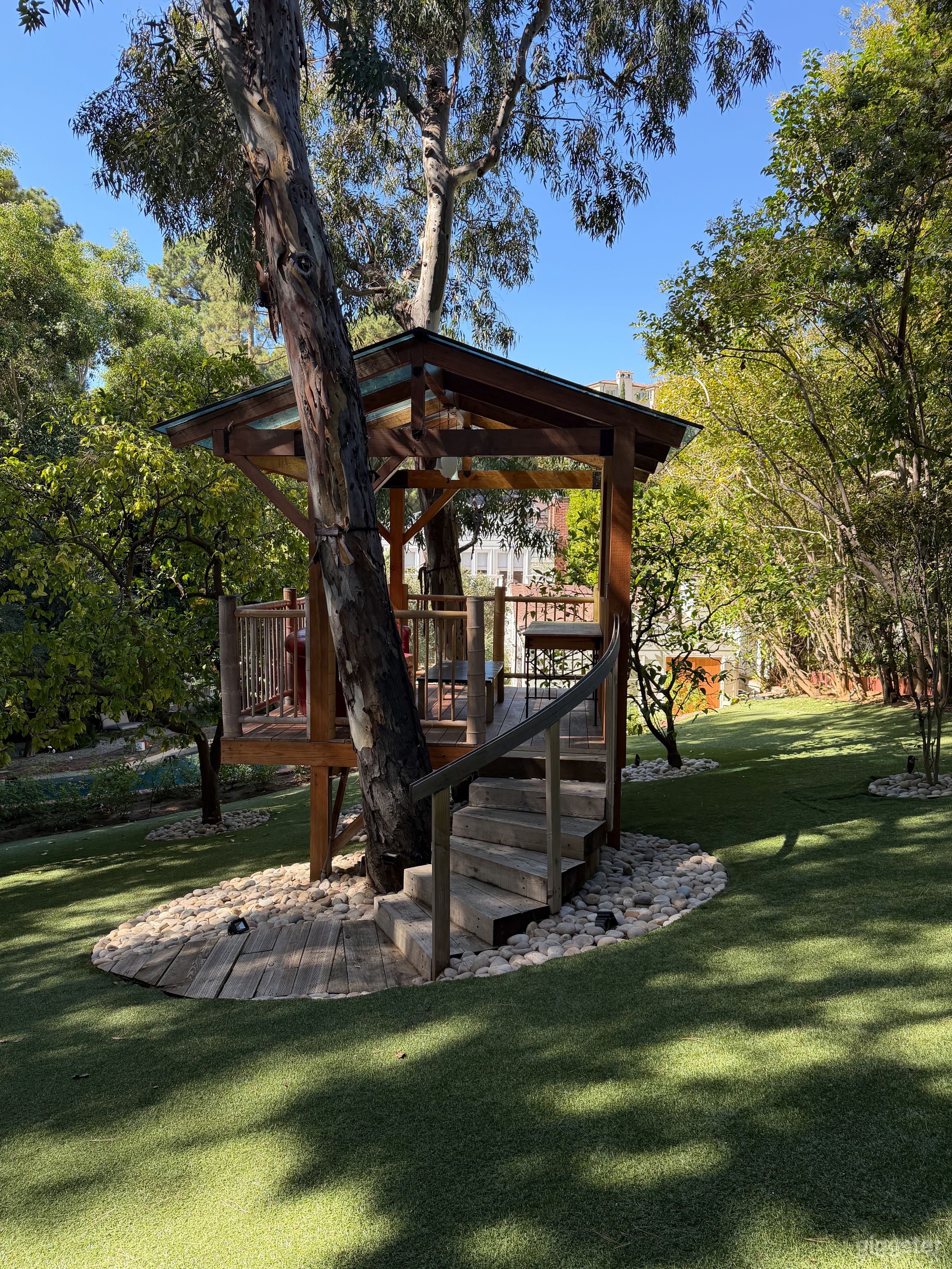 Versatile 4 Bedroom Home - West Hollywood (Full Buy Out) Photo 4