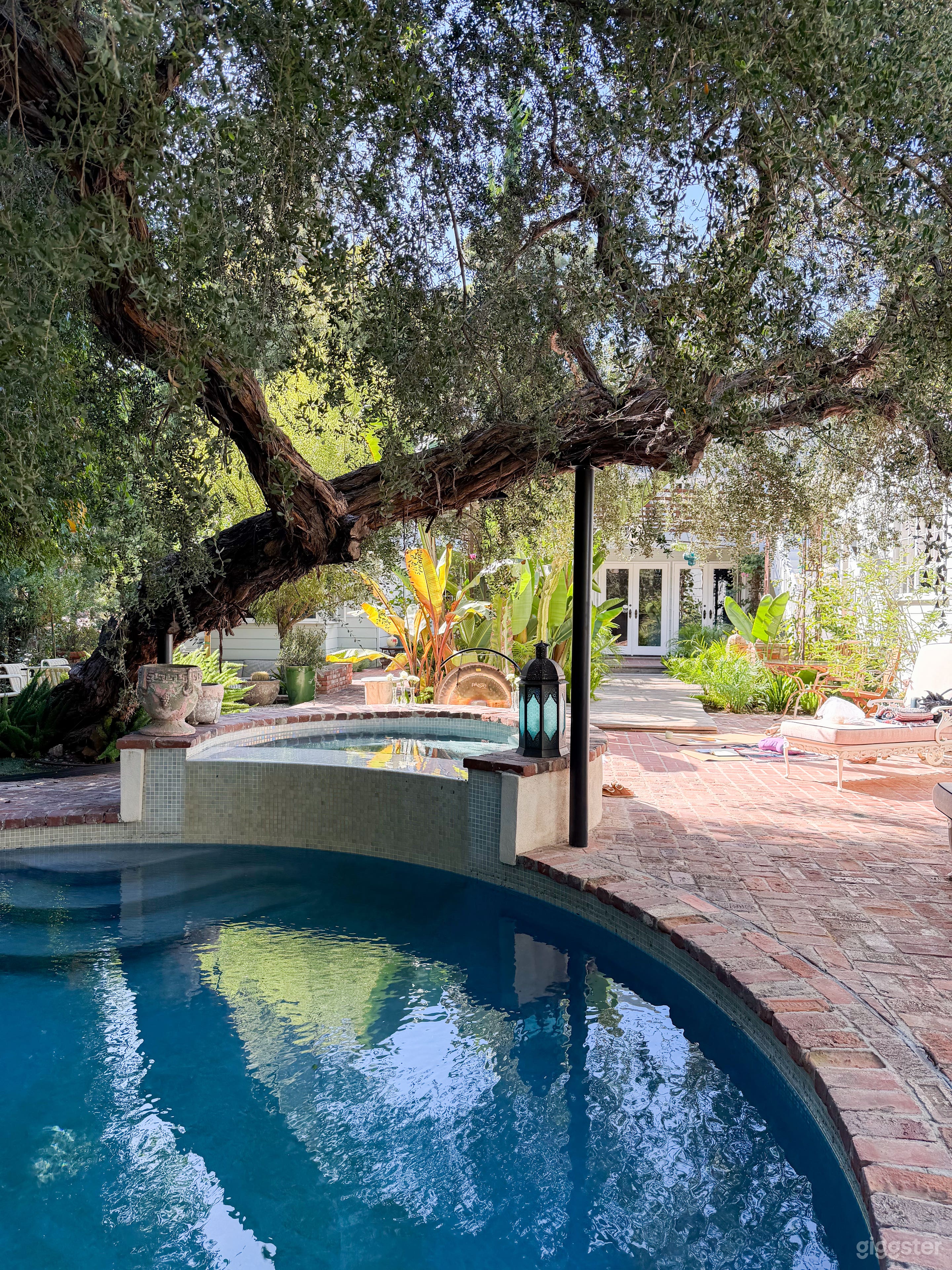 Versatile 4 Bedroom Home - West Hollywood (Full Buy Out) Photo 3