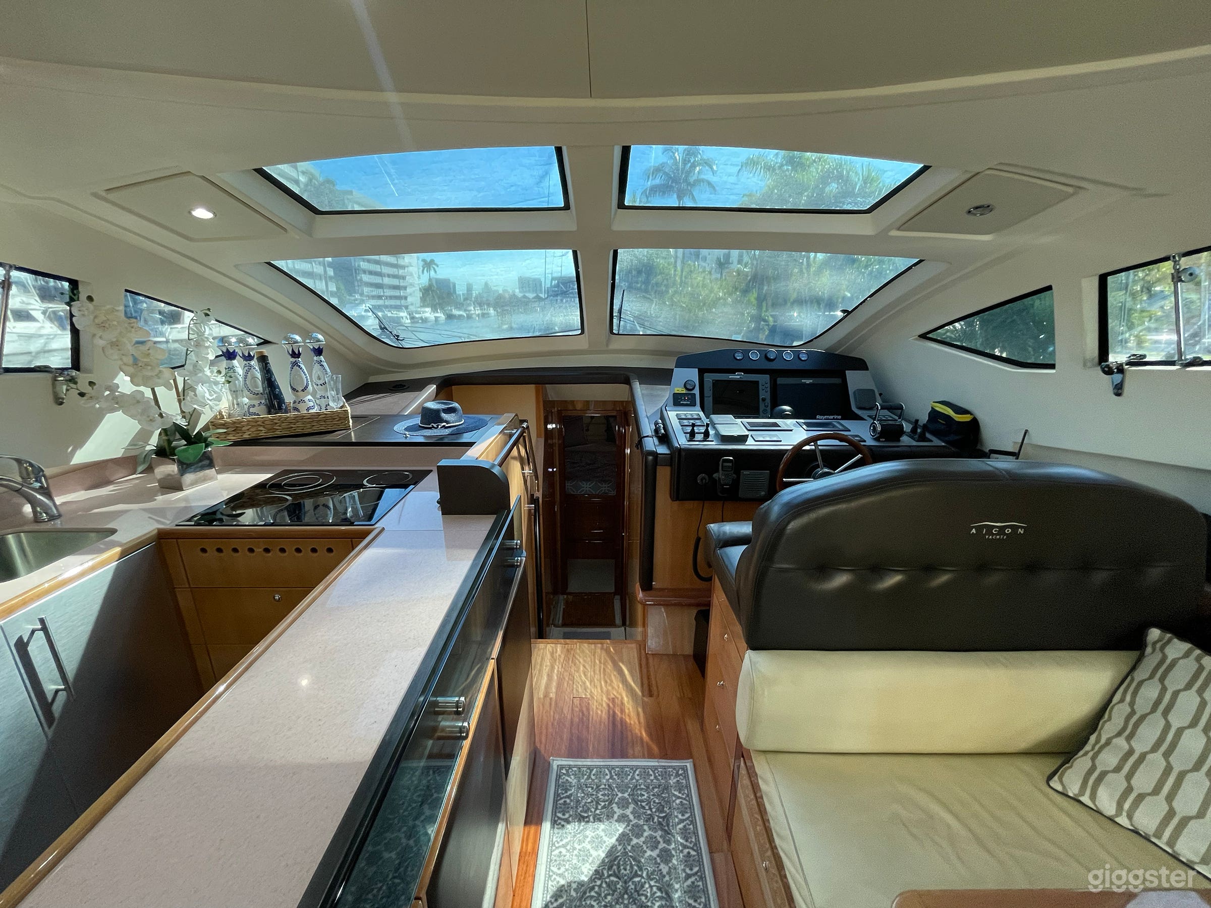 60ft Lux Pleasure Yacht (FREEDOM) Photo 3