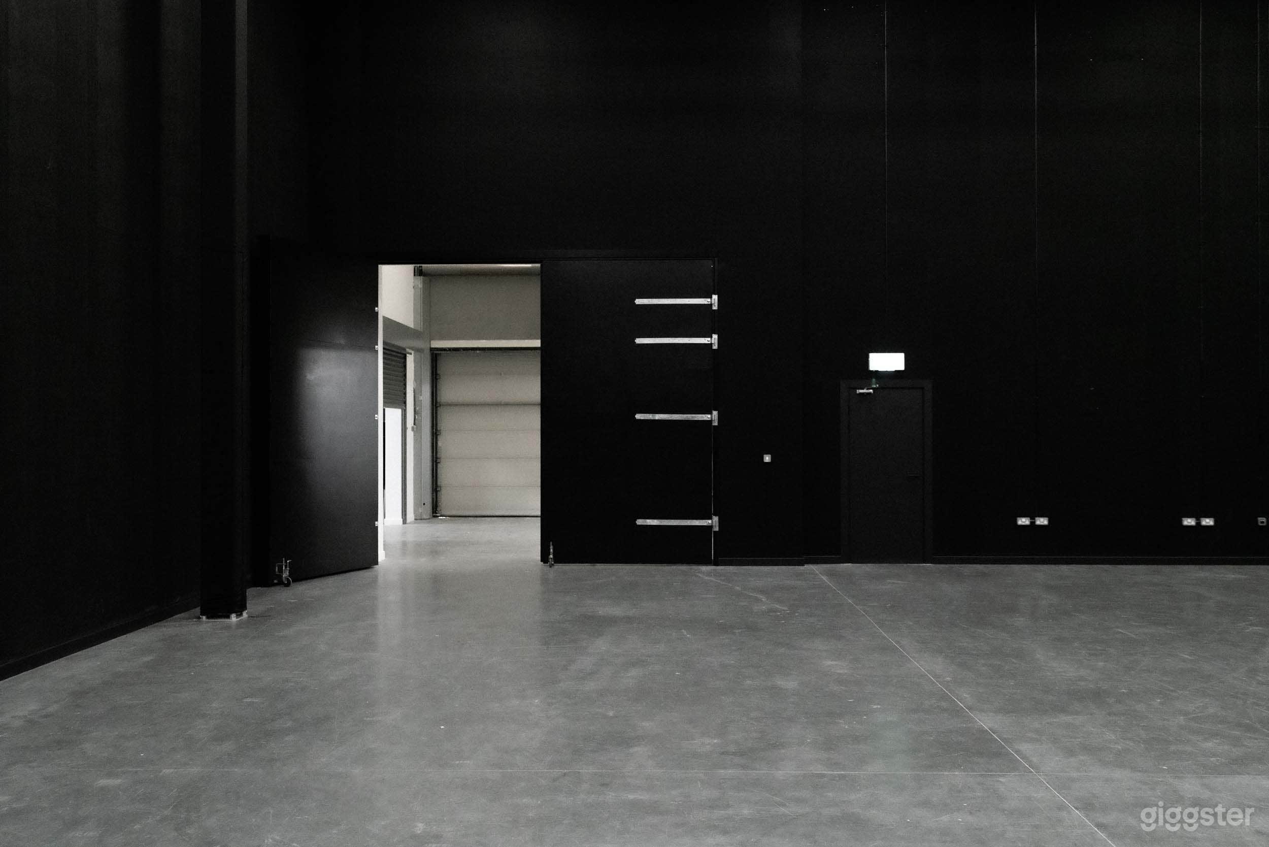 Large Soundstage Studio Photo 4