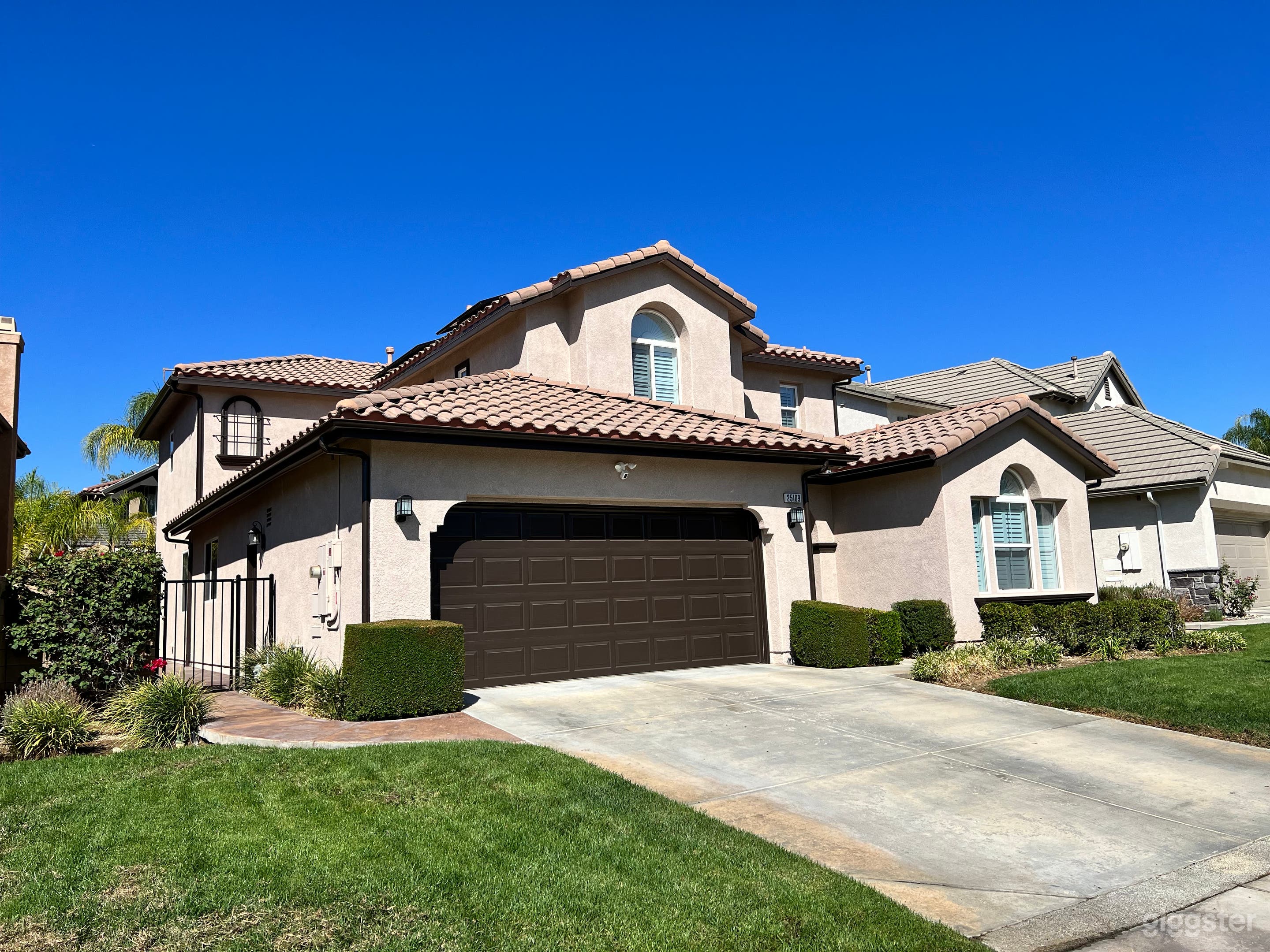 Picture of the house from the sidewalk

