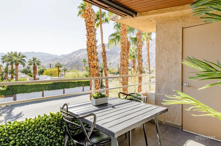  Palm Springs Hipster 