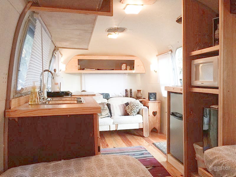 26ft Airstream Photo 3