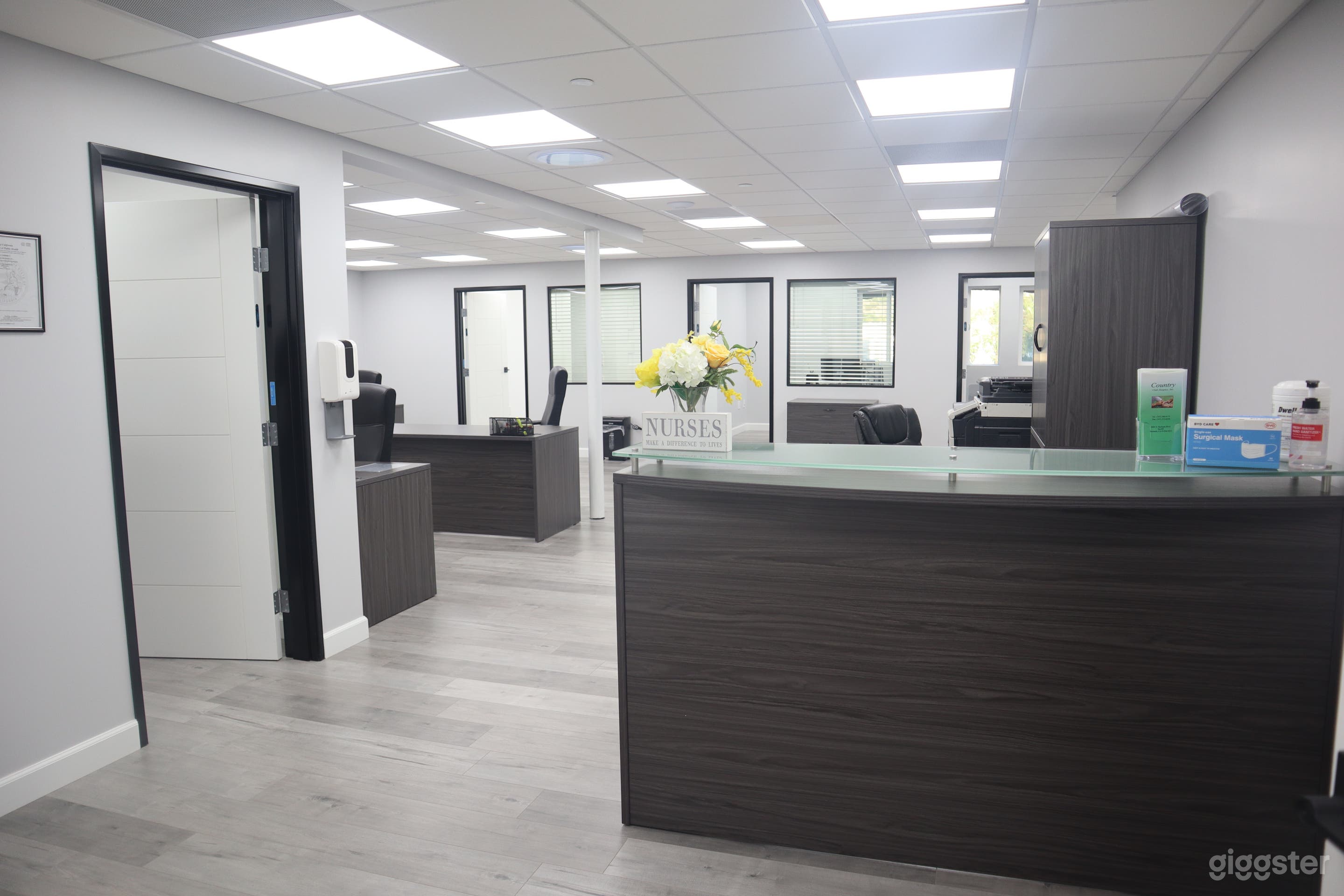 Multiple offices for filming  Photo 1