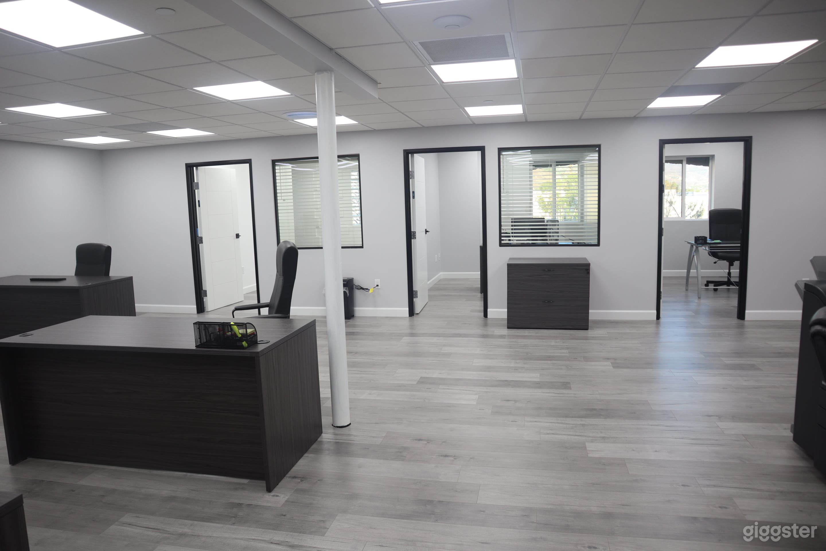 Multiple offices for filming  Photo 2