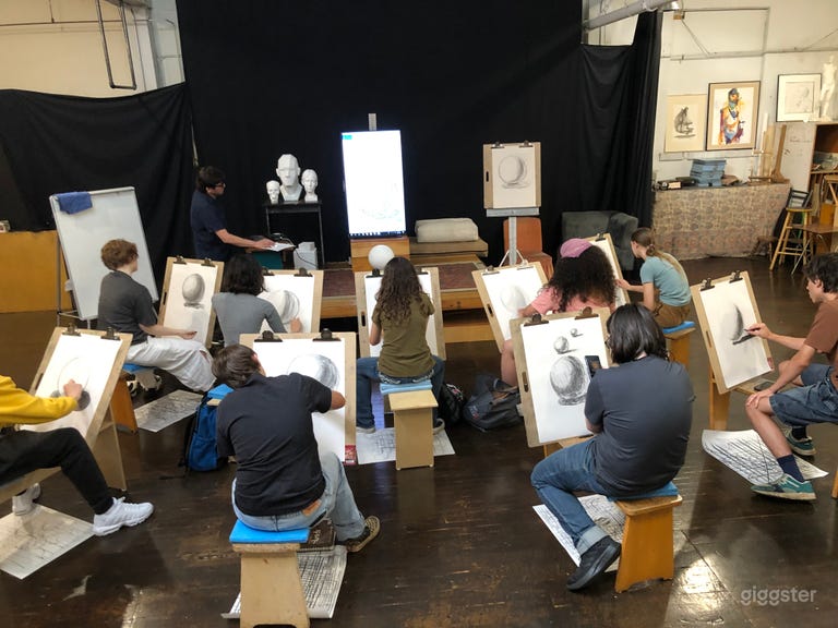  Large Artistic Loft-Style Studio Inner SE Portland + Parking 