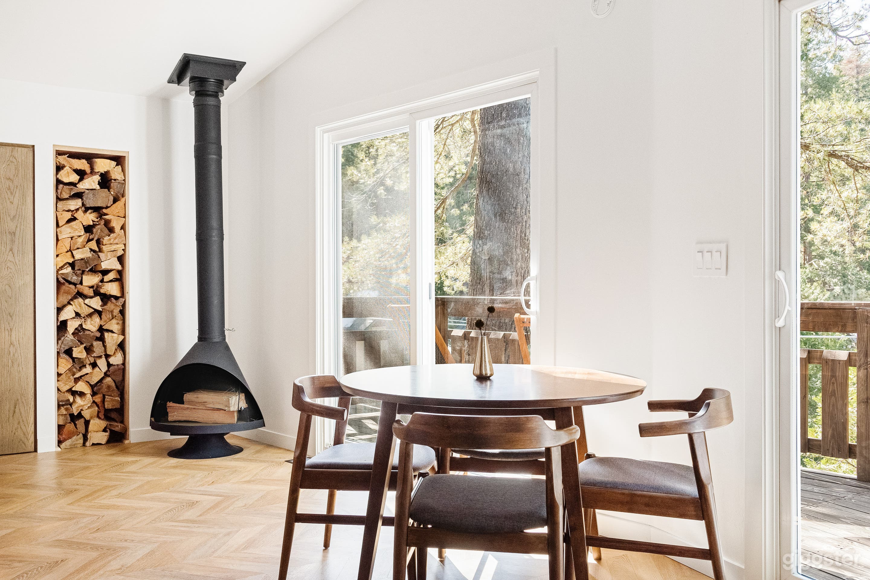 Tranquil Japandi-style Cabin w/ Morrocan Tadelakt Photo 2