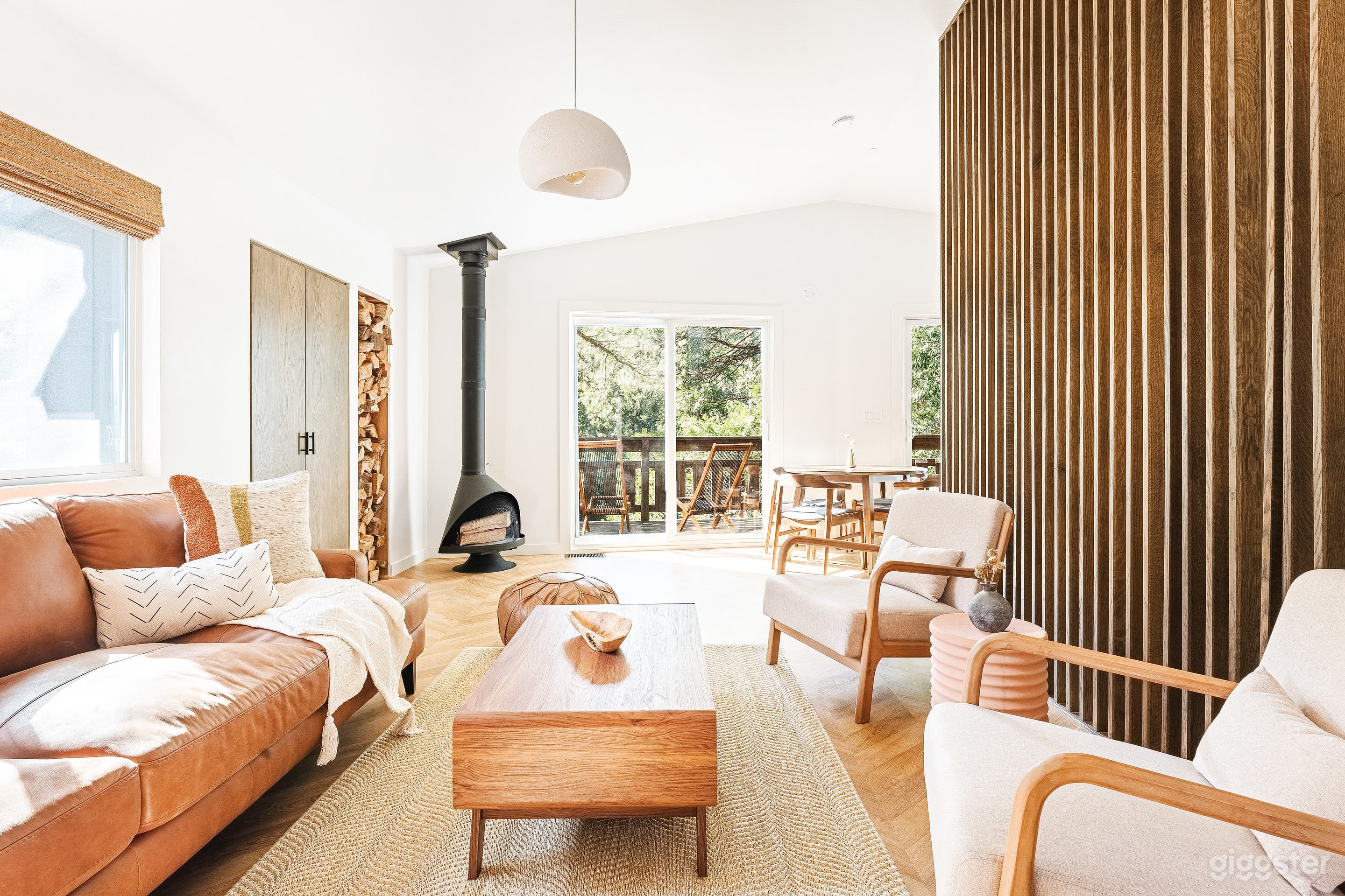 Tranquil Japandi-style Cabin w/ Morrocan Tadelakt Photo 1