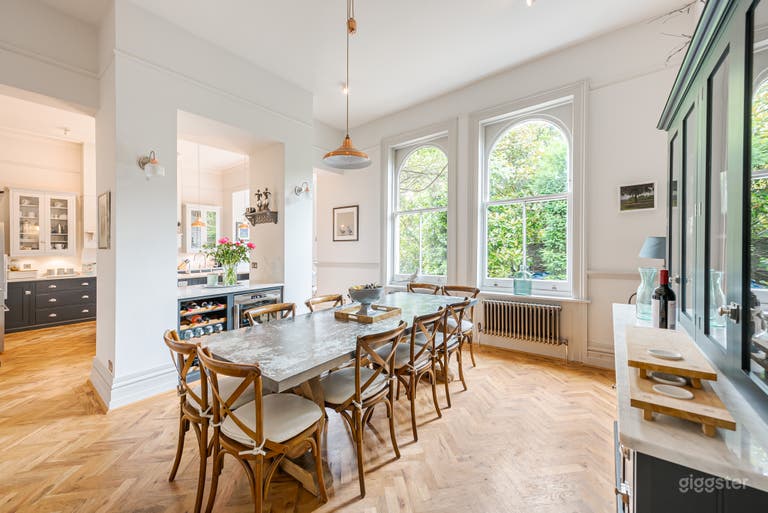  Huge Home Family Home With Terraced Garden 