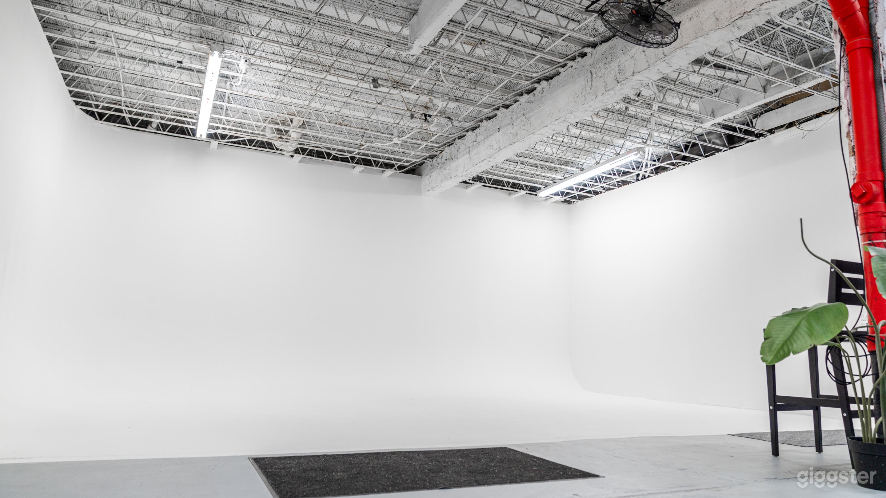 Large industrial Studio open floorplan in Orlando Photo 1