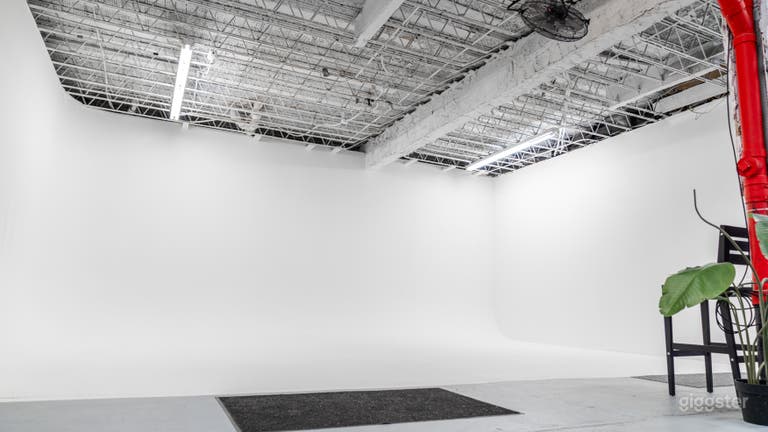  Large industrial Studio open floorplan in Orlando 