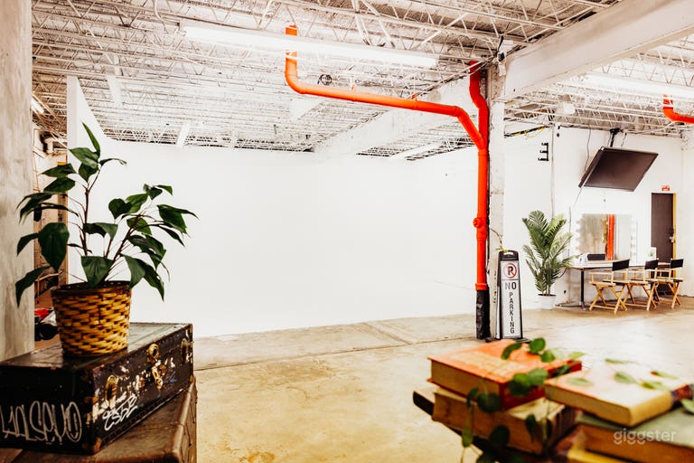  Large industrial Studio open floorplan in Orlando 