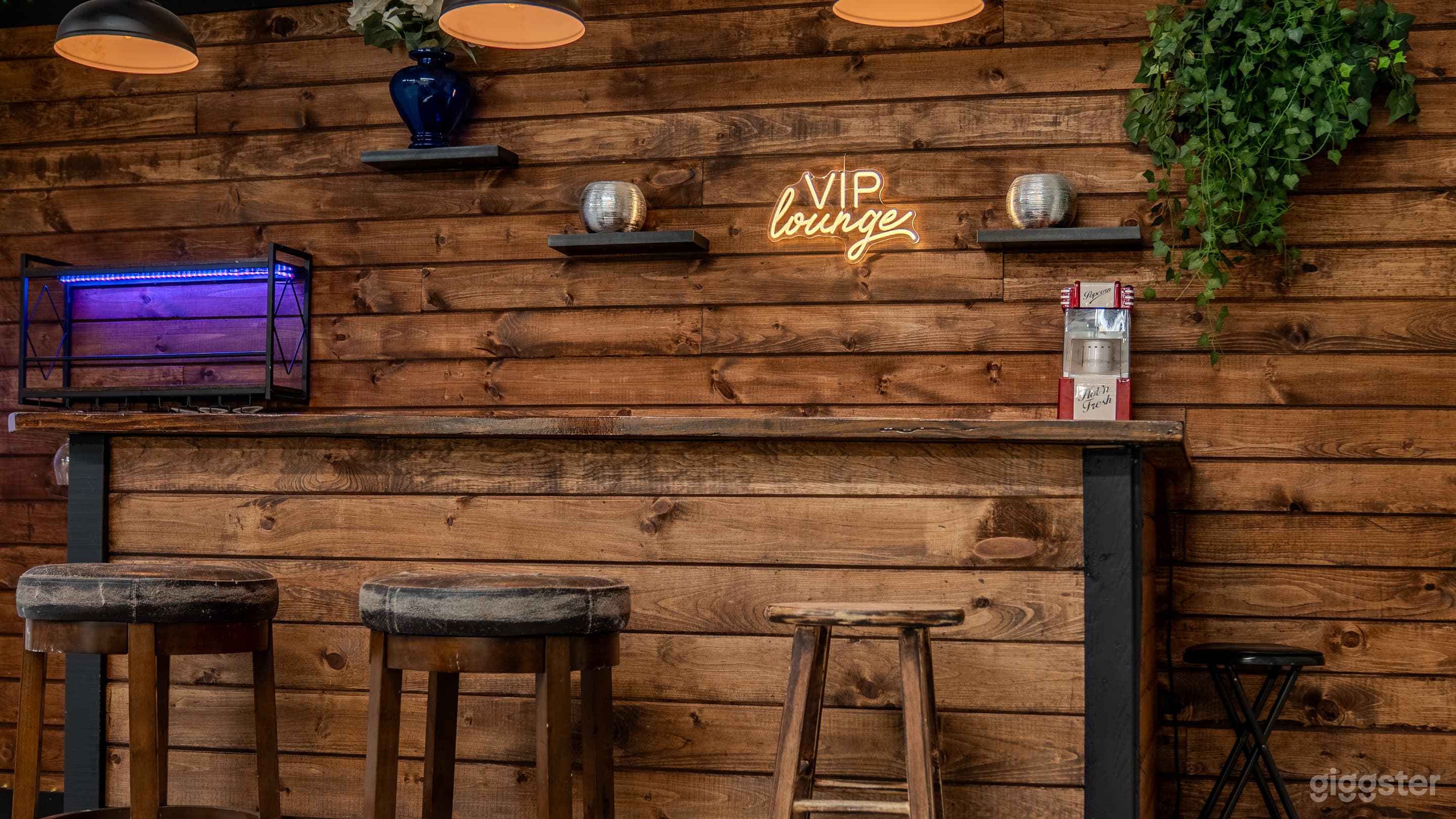 Large industrial Studio open floorplan in Orlando Photo 3