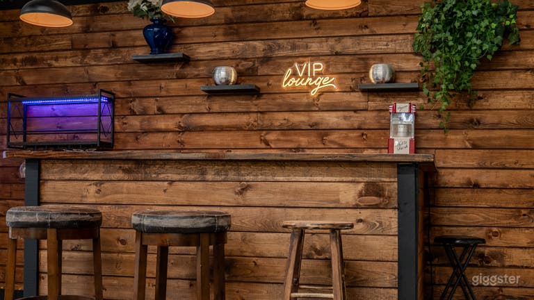  Large industrial Studio open floorplan in Orlando 