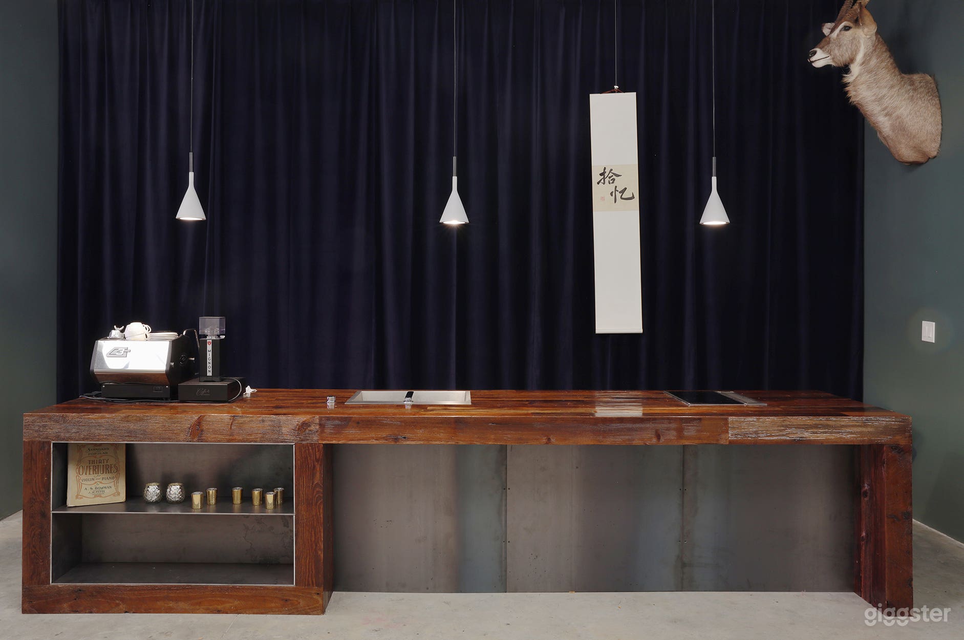 Spacious, Art Gallery Rental Photo 4